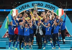 Футбольное зрелище ЕВРО 2020 — отличный летний подарок !
