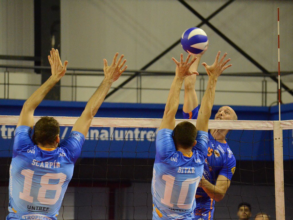 Defensores de Banfield — Гигантес дель Сур: прямая видеотрансляция, смотреть онлайн 01.02.2022