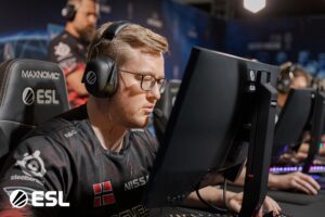 Natus Vincere — Faze Clan: прямая видеотрансляция, смотреть онлайн 20.02.2022