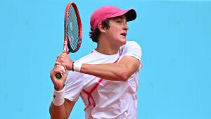 Сан-уи Шин — Карлис Озолиньш: финал ITF Ансон