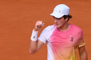 Йеспер Де Йонг — Жоао Фонсека: 1 круг в Эшториле